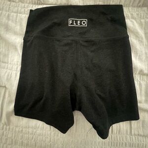 Heather black true high fleo 2.5” inseam